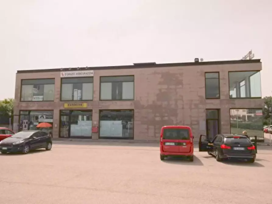 Immagine 9 di Negozio in affitto  in strada vecchia del pinocchio 31 a Ancona