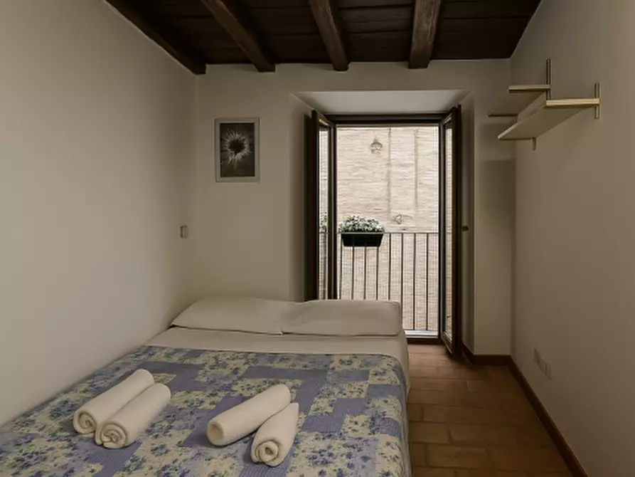 Immagine 9 di Appartamento in vendita  in VIA DEI PETTINARI a Roma