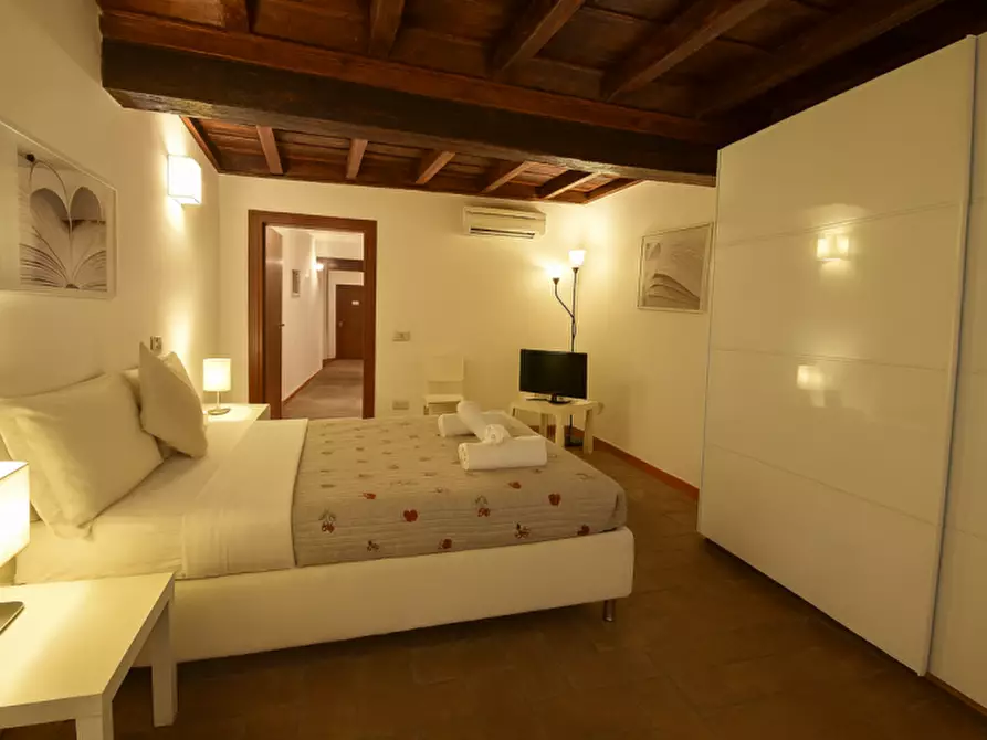 Immagine 11 di Appartamento in vendita  in VIA DEI PETTINARI a Roma