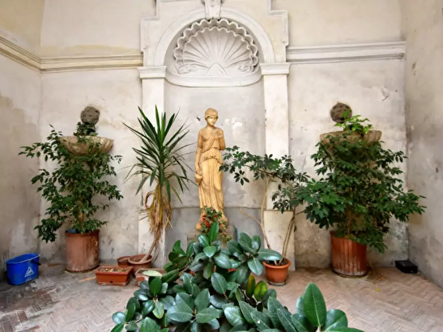 Immagine 15 di Appartamento in vendita  in VIA DEI PETTINARI a Roma