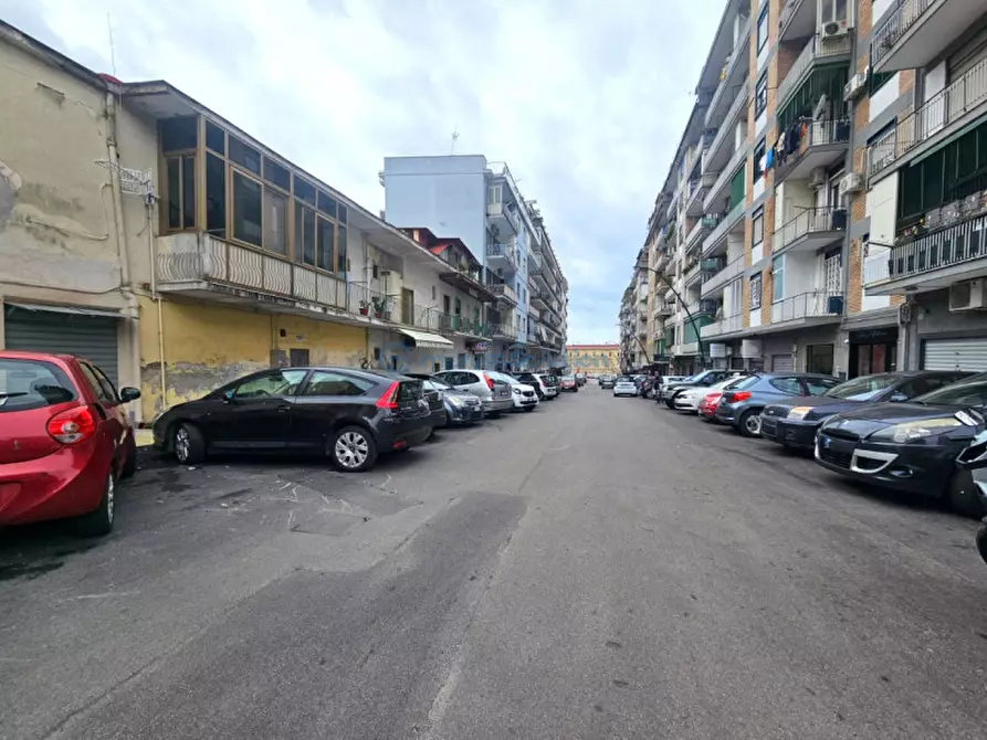 Immagine 1 di Negozio in affitto  in Via Tiberio a Napoli