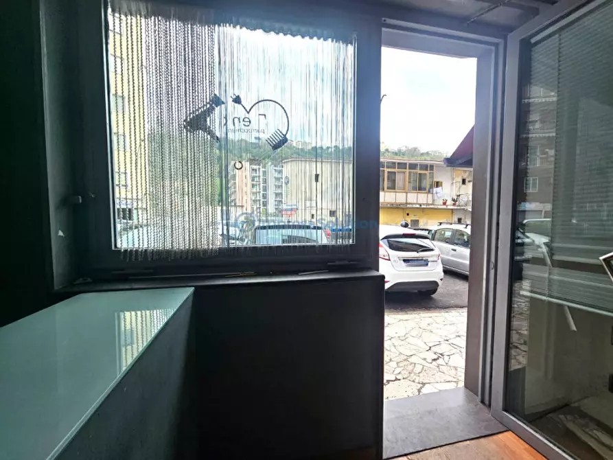 Immagine 7 di Negozio in affitto  in Via Tiberio a Napoli