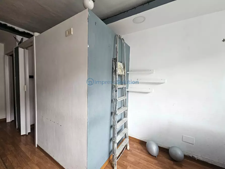 Immagine 11 di Negozio in affitto  in Via Tiberio a Napoli