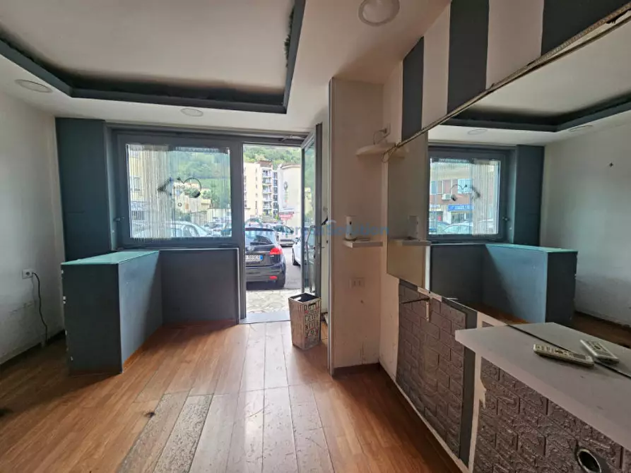 Immagine 20 di Negozio in affitto  in Via Tiberio a Napoli