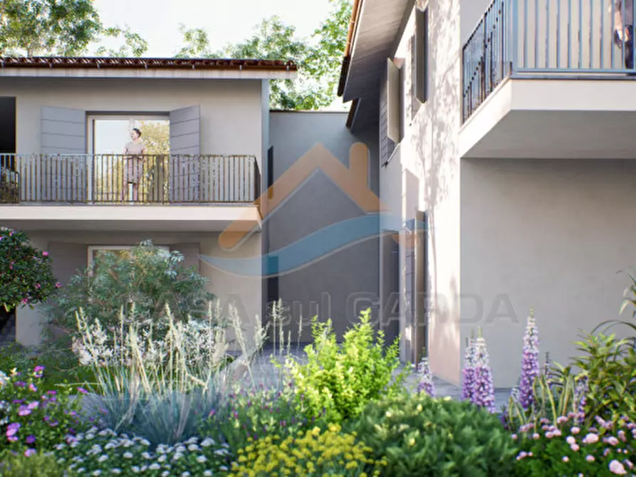 Immagine 1 di Appartamento in vendita  a Peschiera Del Garda