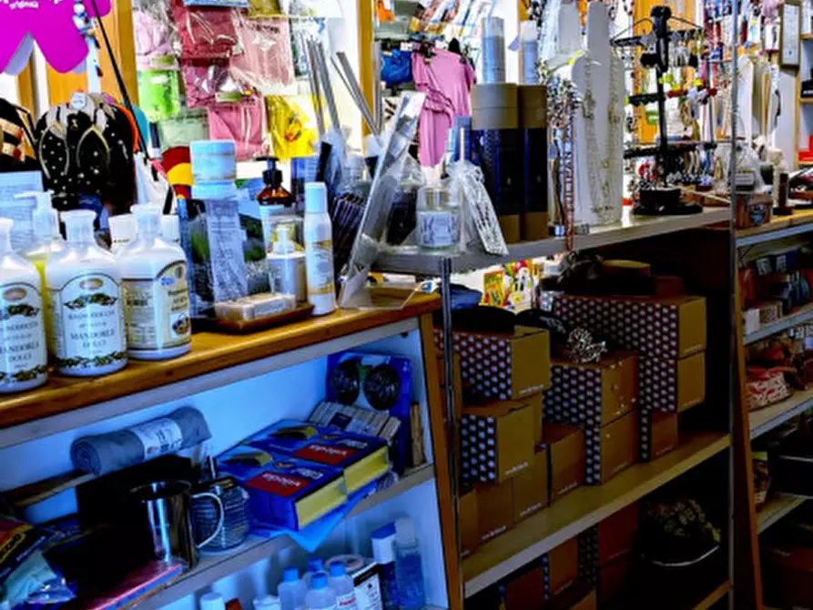 Immagine 5 di Attività commerciale in vendita  a Santo Stefano Al Mare