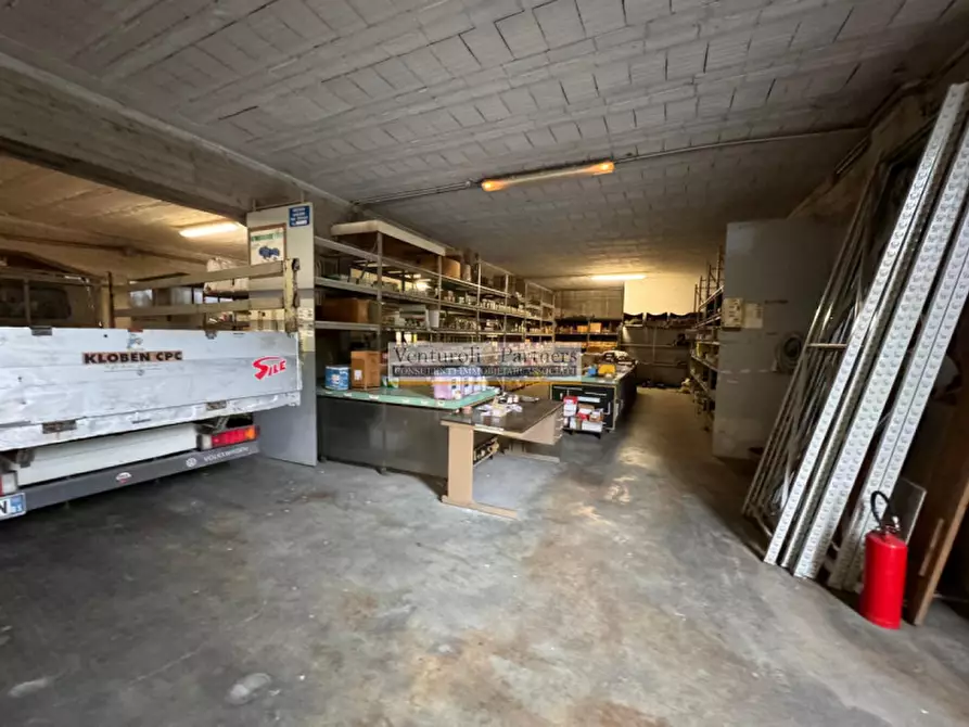 Immagine 4 di Magazzino in affitto  in via garibaldi a Rezzato