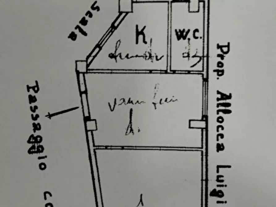 Immagine 12 di Appartamento in vendita  in via posillipo a Napoli