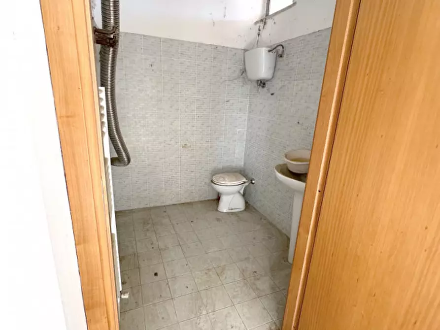 Immagine 11 di Laboratorio in vendita  in Via Pesaro a Perugia