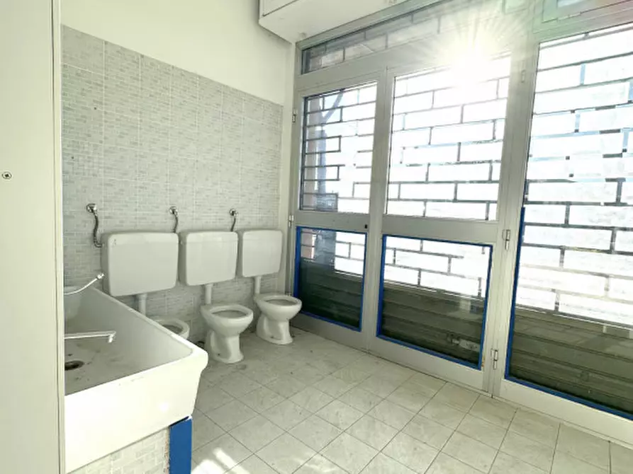 Immagine 12 di Laboratorio in vendita  in Via Pesaro a Perugia