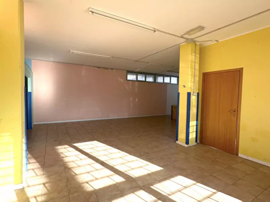 Immagine 14 di Laboratorio in vendita  in Via Pesaro a Perugia