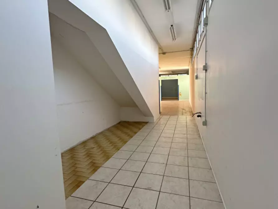 Immagine 16 di Laboratorio in vendita  in Via Pesaro a Perugia