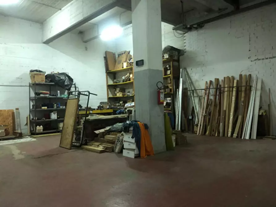 Immagine 8 di Magazzino in vendita  in Via Chambery 119 a Torino