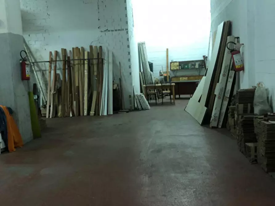 Immagine 9 di Magazzino in vendita  in Via Chambery 119 a Torino