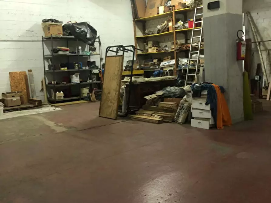 Immagine 10 di Magazzino in vendita  in Via Chambery 119 a Torino