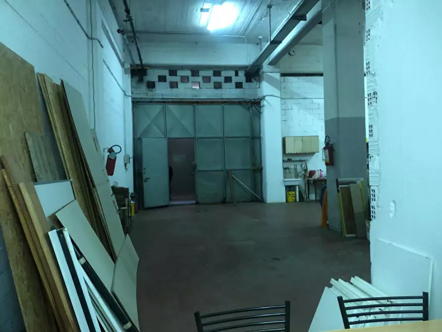 Immagine 13 di Magazzino in vendita  in Via Chambery 119 a Torino