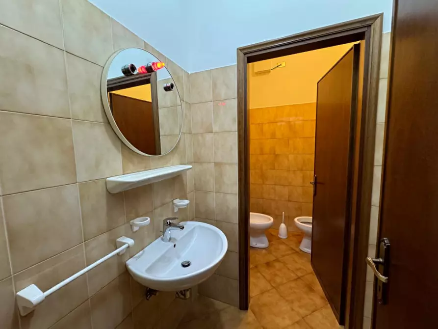 Immagine 8 di Ufficio in affitto  a Villa Del Conte