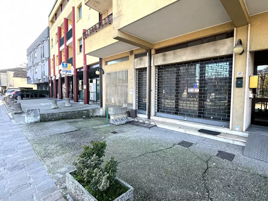 Immagine 1 di Negozio in vendita  in VIA IV NOVEMBRE a Mestrino