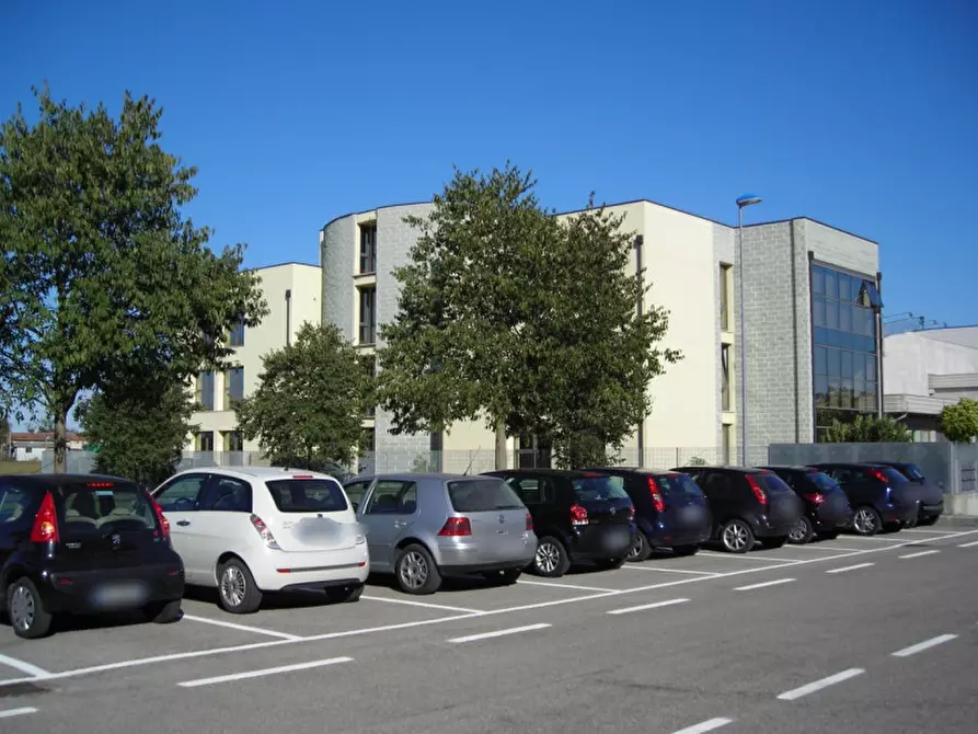 Immagine 1 di Laboratorio in vendita  in Via Levico a Mestrino