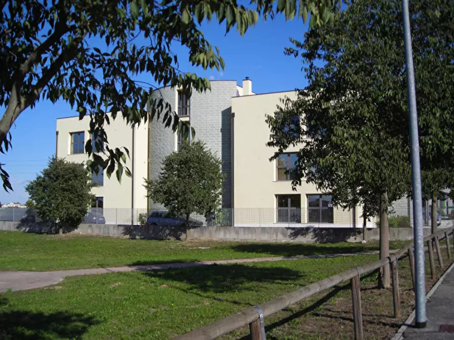 Immagine 2 di Laboratorio in vendita  in Via Levico a Mestrino