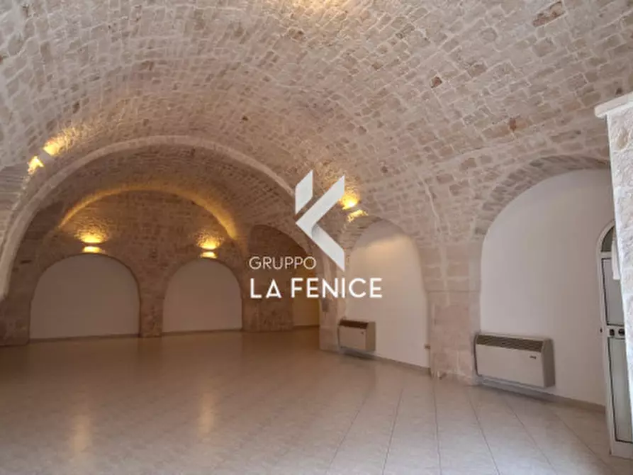 Immagine 4 di Negozio in affitto  in piazza Marconi a Locorotondo