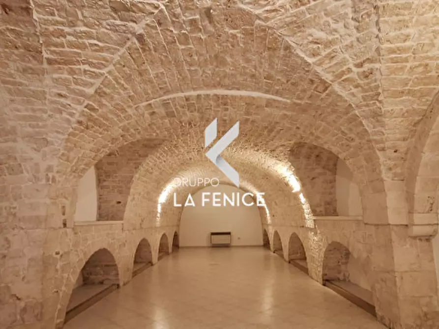 Immagine 10 di Negozio in affitto  in piazza Marconi a Locorotondo