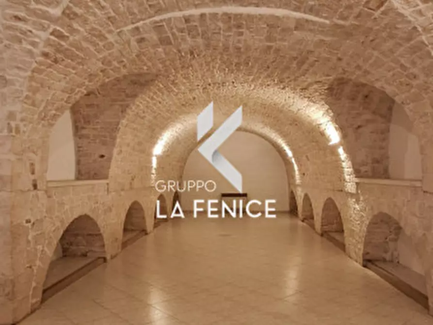 Immagine 11 di Negozio in affitto  in piazza Marconi a Locorotondo