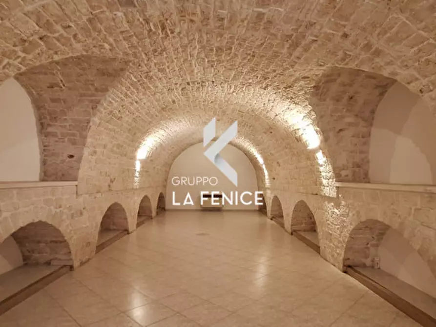 Immagine 12 di Negozio in affitto  in piazza Marconi a Locorotondo