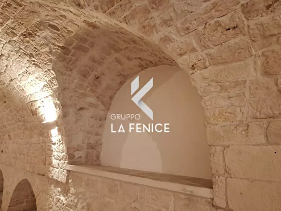 Immagine 13 di Negozio in affitto  in piazza Marconi a Locorotondo