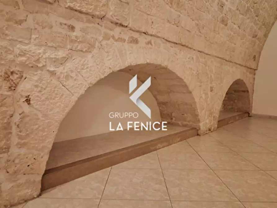 Immagine 14 di Negozio in affitto  in piazza Marconi a Locorotondo