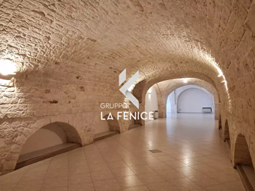 Immagine 18 di Negozio in affitto  in piazza Marconi a Locorotondo