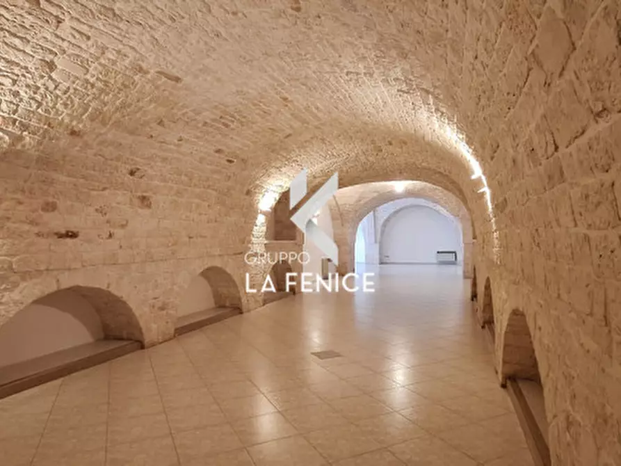 Immagine 20 di Negozio in affitto  in piazza Marconi a Locorotondo