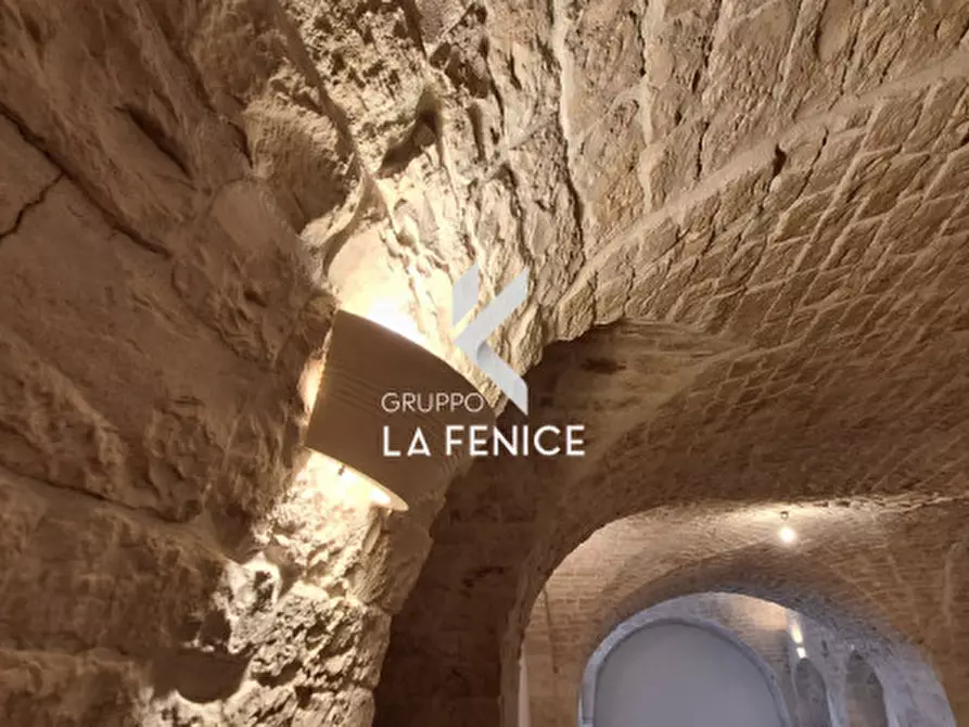 Immagine 22 di Negozio in affitto  in piazza Marconi a Locorotondo