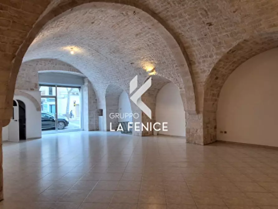 Immagine 23 di Negozio in affitto  in piazza Marconi a Locorotondo