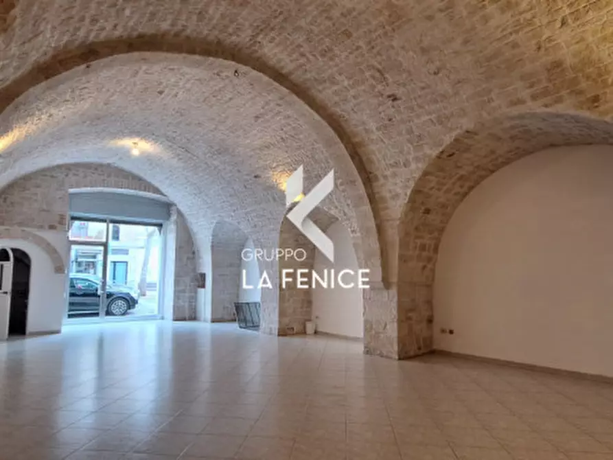 Immagine 24 di Negozio in affitto  in piazza Marconi a Locorotondo