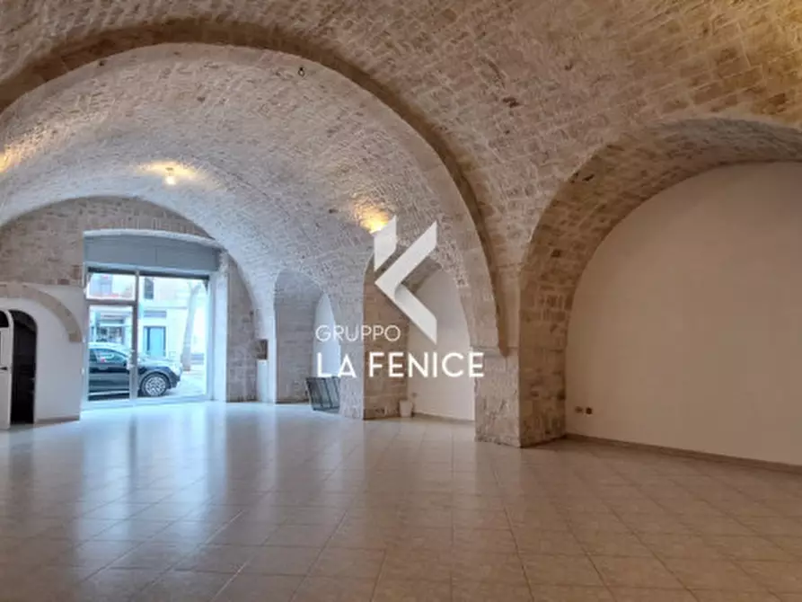 Immagine 25 di Negozio in affitto  in piazza Marconi a Locorotondo