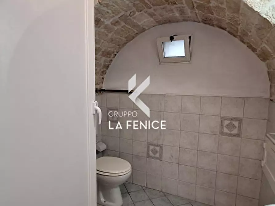 Immagine 27 di Negozio in affitto  in piazza Marconi a Locorotondo