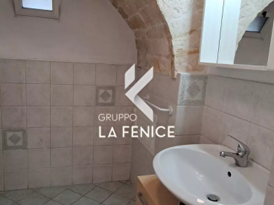 Immagine 28 di Negozio in affitto  in piazza Marconi a Locorotondo