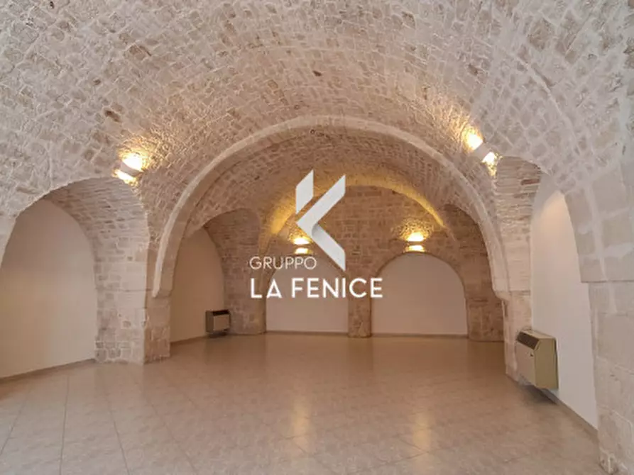 Immagine 29 di Negozio in affitto  in piazza Marconi a Locorotondo