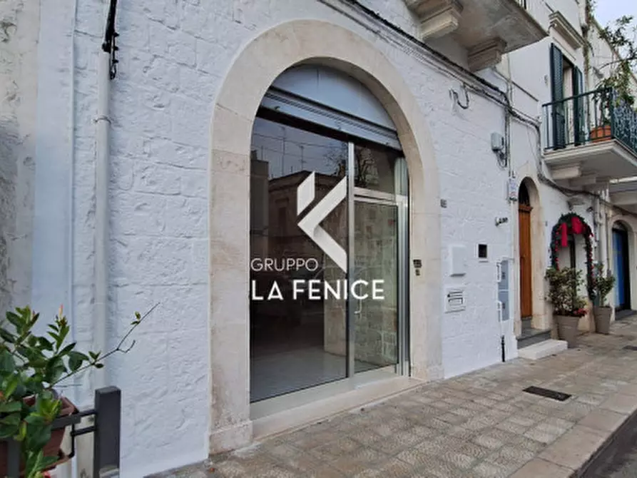 Immagine 31 di Negozio in affitto  in piazza Marconi a Locorotondo