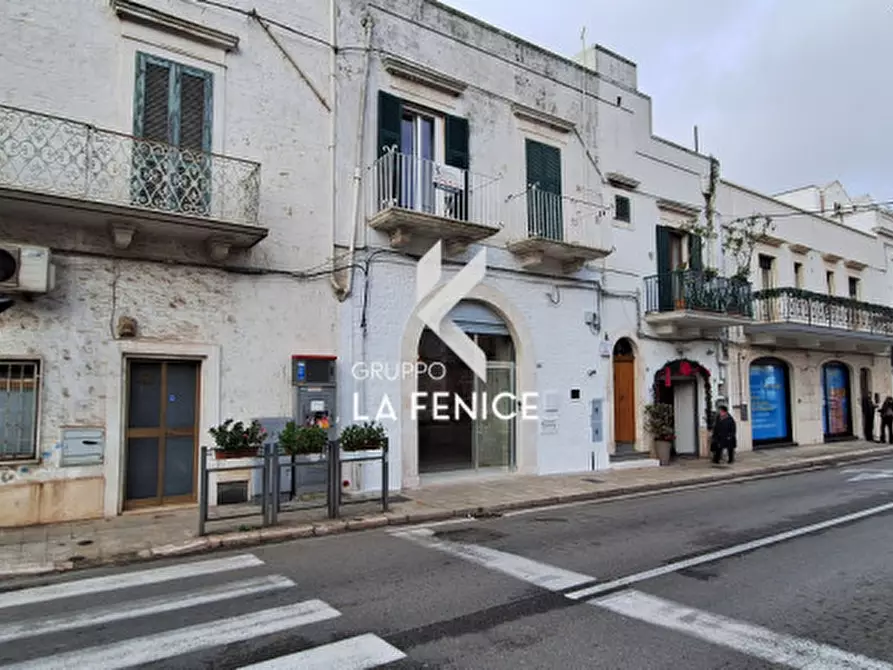 Immagine 32 di Negozio in affitto  in piazza Marconi a Locorotondo