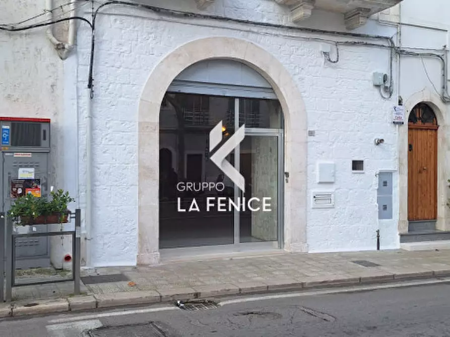 Immagine 33 di Negozio in affitto  in piazza Marconi a Locorotondo
