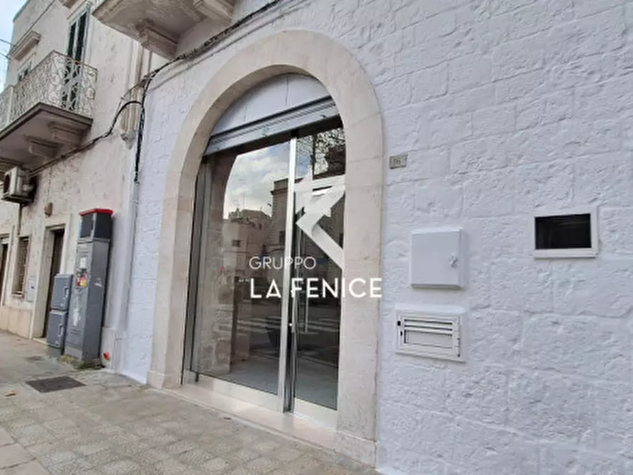 Immagine 34 di Negozio in affitto  in piazza Marconi a Locorotondo