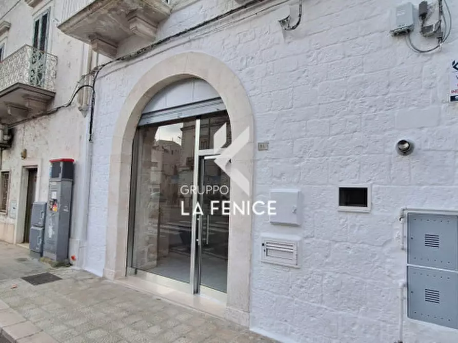 Immagine 35 di Negozio in affitto  in piazza Marconi a Locorotondo