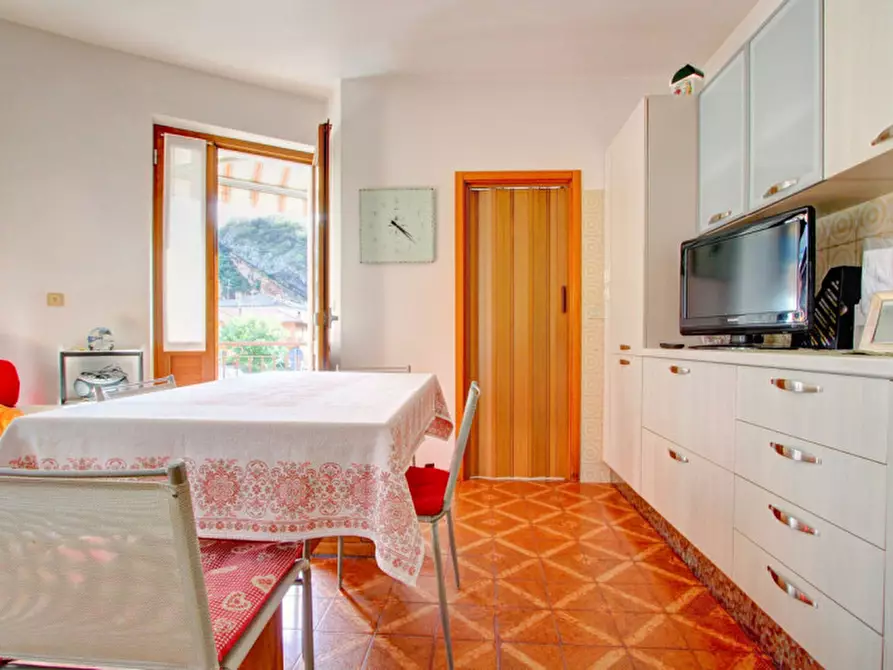 Immagine 3 di Casa bifamiliare in vendita  a Nago-Torbole