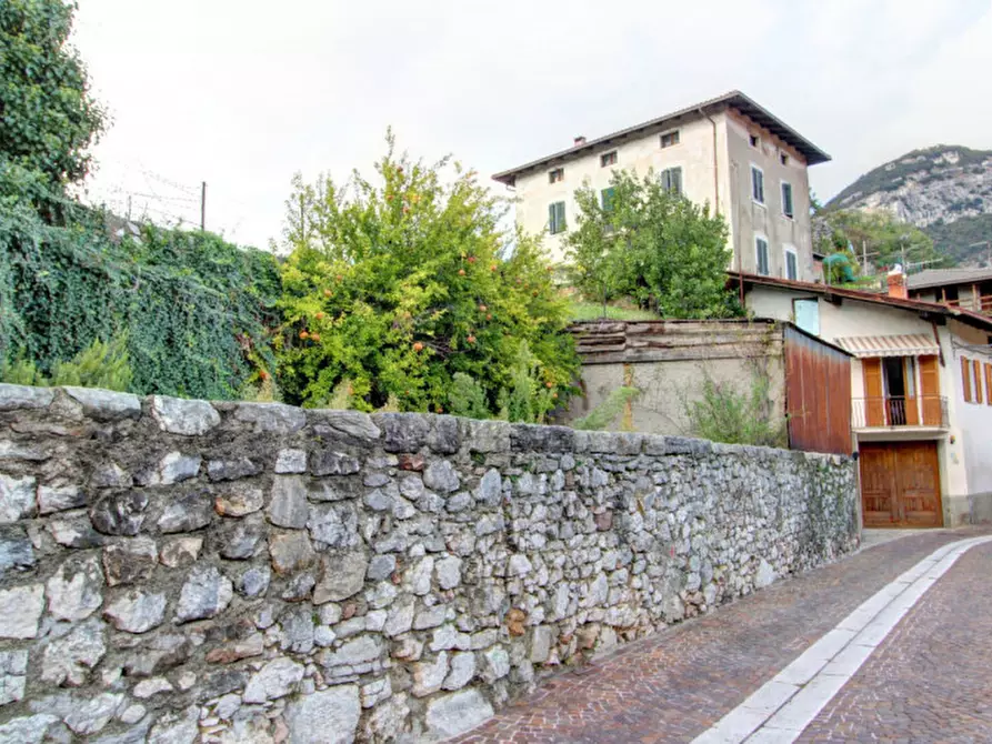 Immagine 11 di Casa bifamiliare in vendita  a Nago-Torbole