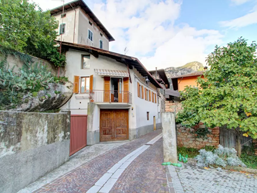 Immagine 16 di Casa bifamiliare in vendita  a Nago-Torbole