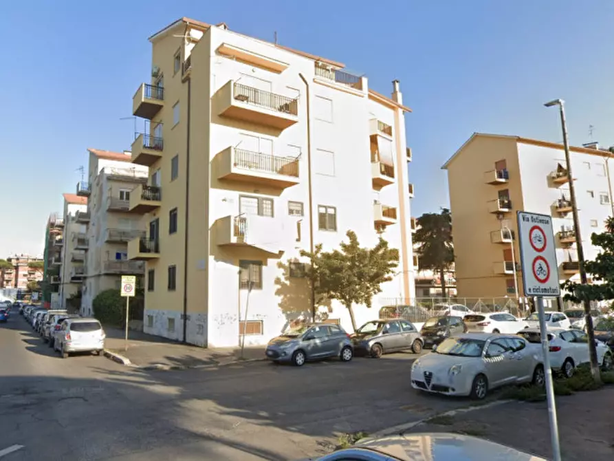 Immagine 1 di Appartamento in vendita  in VIA DELLE BALEARI a Roma