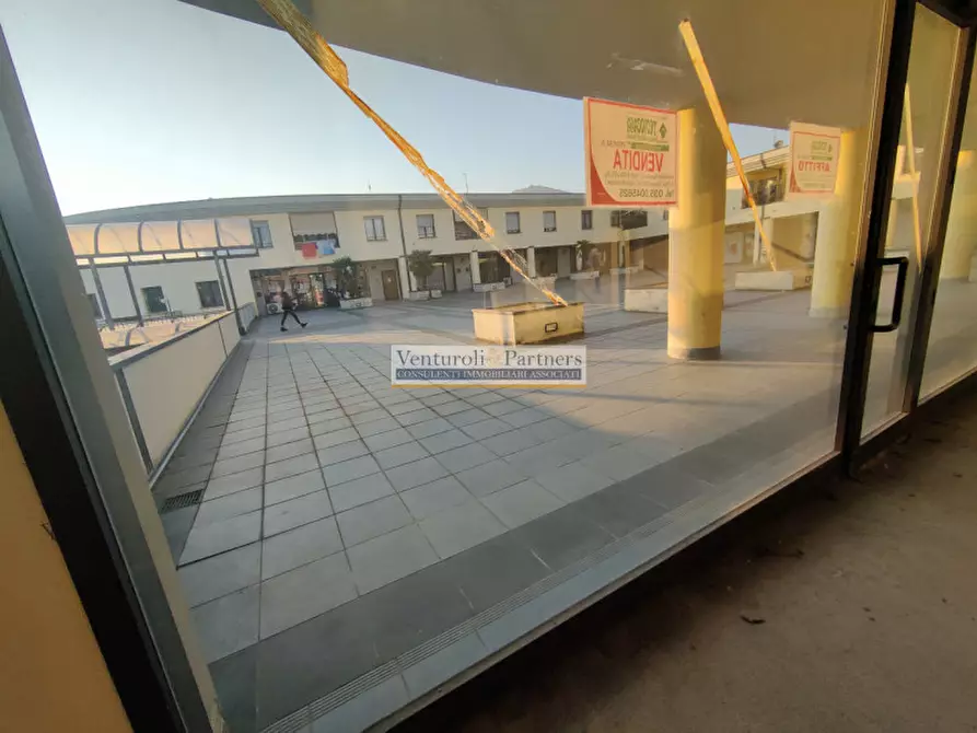 Immagine 6 di Negozio in vendita  in via sant anna a Villongo