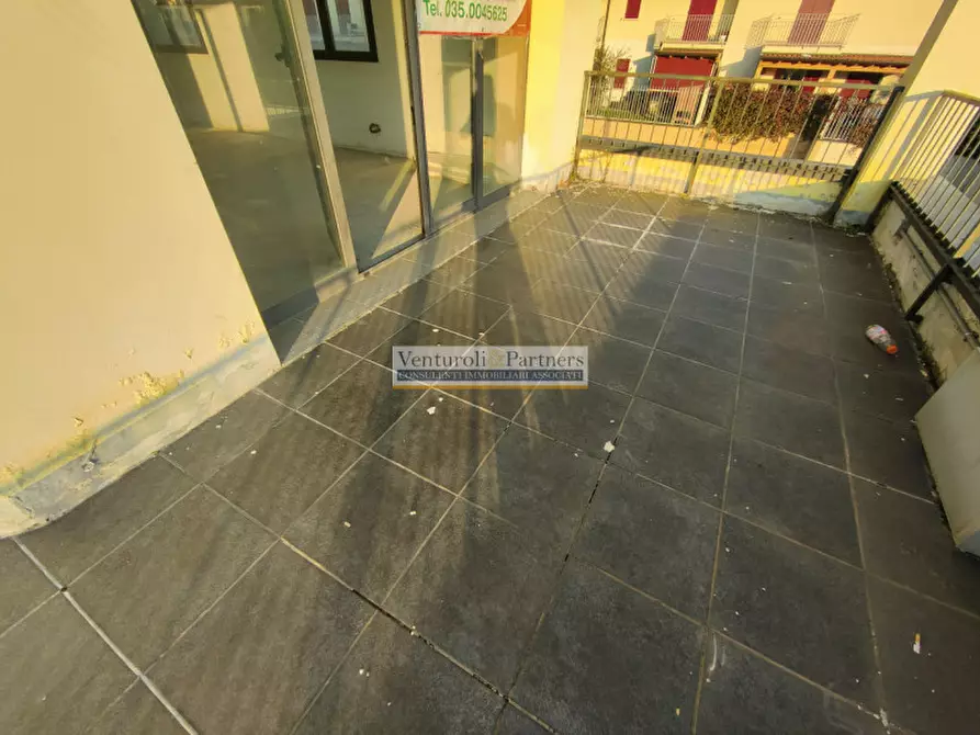 Immagine 10 di Negozio in vendita  in via sant anna a Villongo